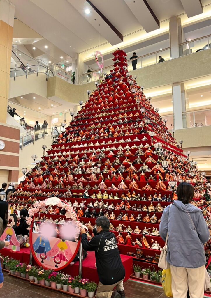 鴻巣びっくりひな祭り：日本一のピラミッドひな壇