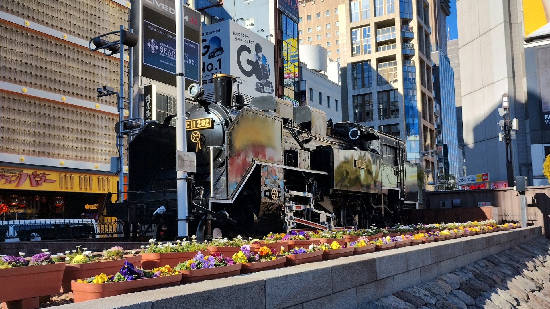 新橋駅SL広場：C11形蒸気機関車