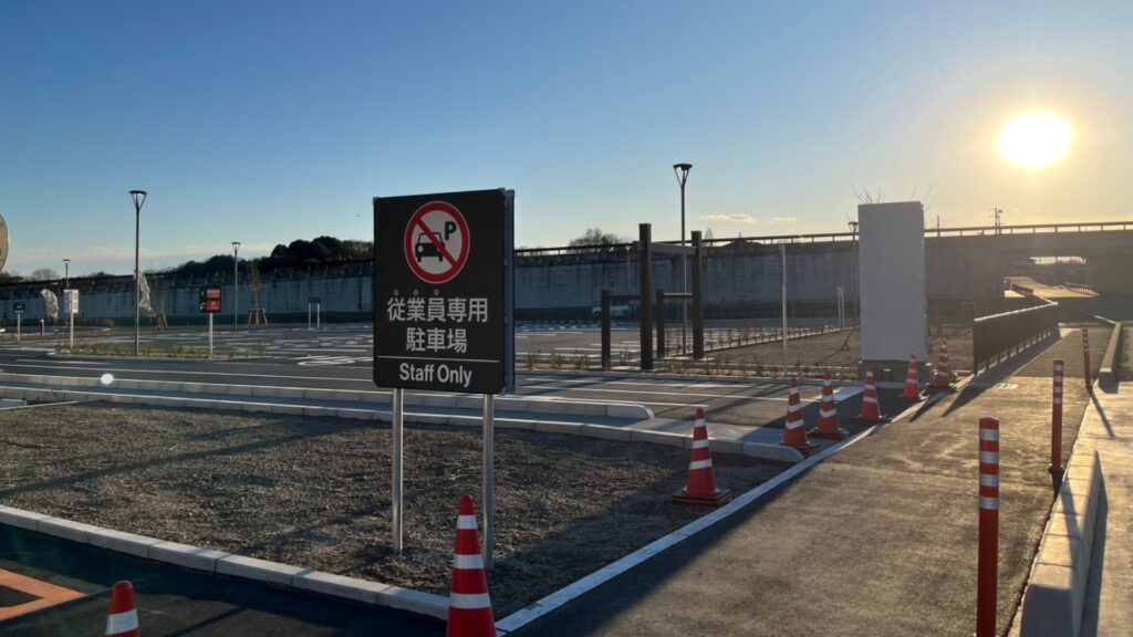 道の駅「べに花の郷おけがわ」従業員駐車場