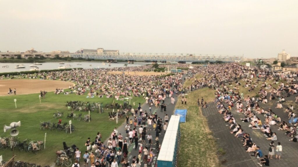 足立の花火：荒川河川敷