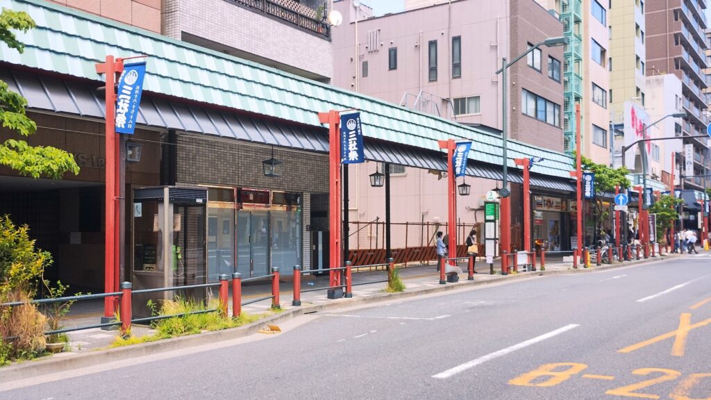 雷門通り:三社祭の旗