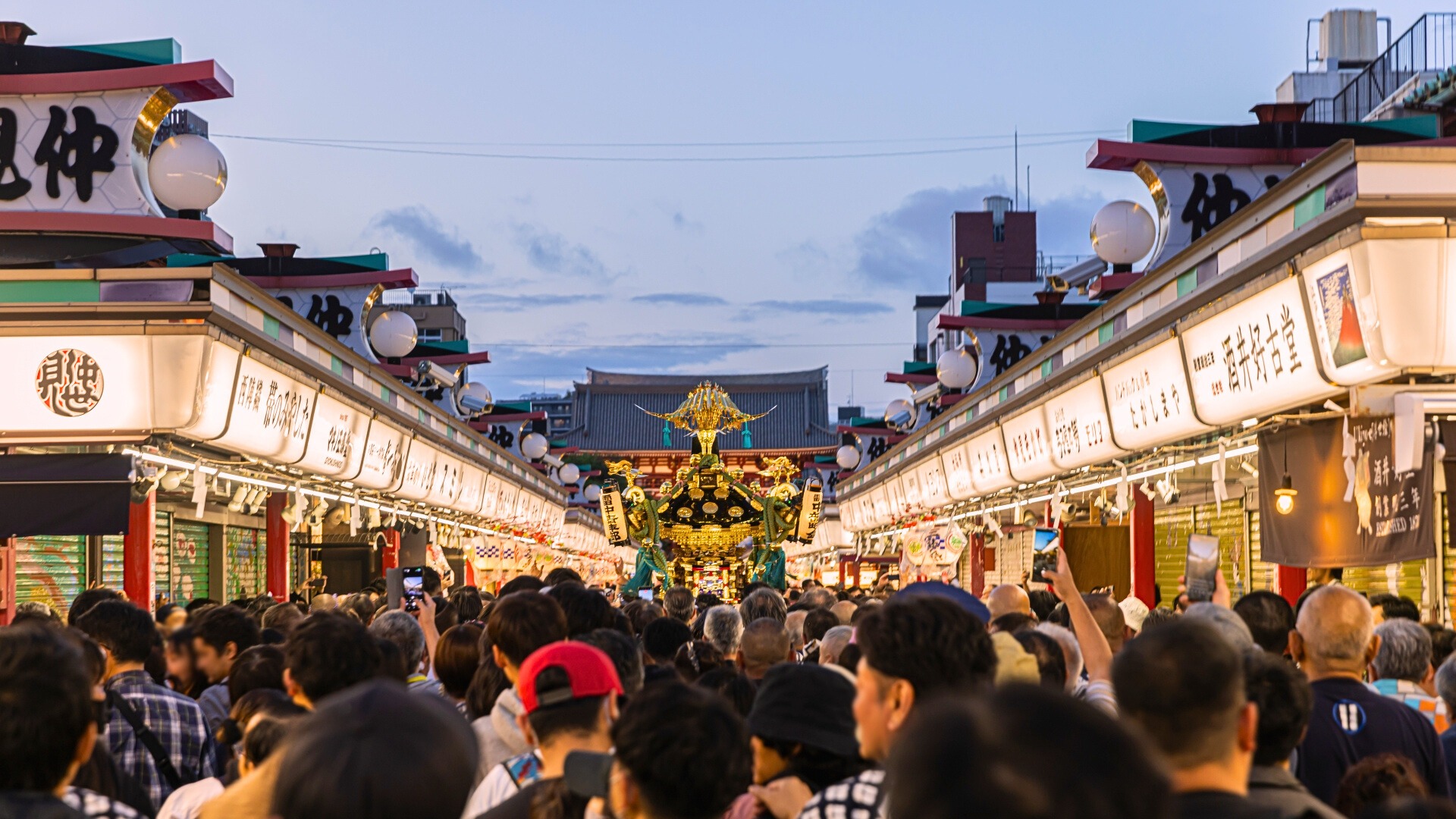 浅草「三社祭」はどんな祭り？いつから始まった？浅草神社の祭りの歴史・由来・読み方など解説 - れきちり散歩