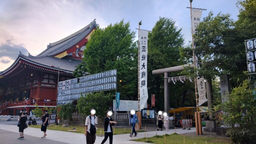 浅草寺と浅草神社の鳥居(2025年5月撮影)