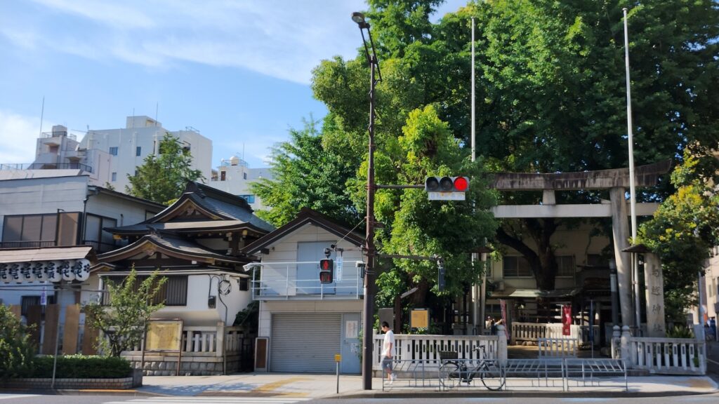蔵前橋通り:鳥越神社鳥居