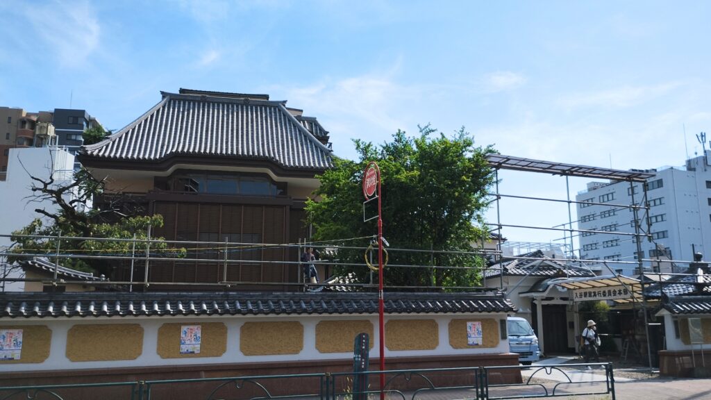 入谷鬼子母神(朝顔市の準備中)