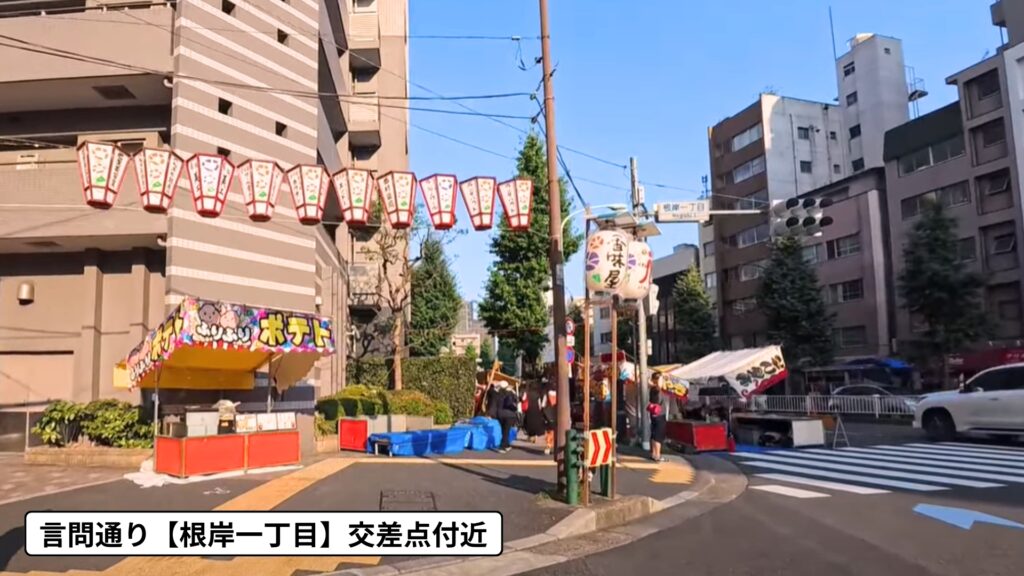 言問通り根岸一丁目交差点：入谷朝顔まつり屋台